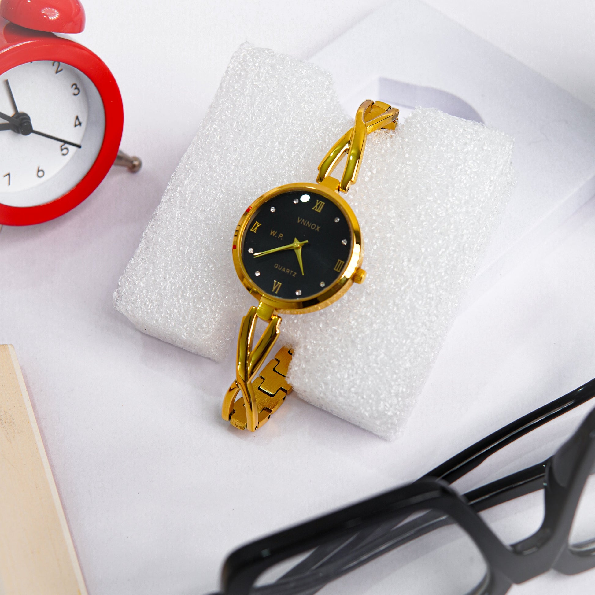 Vnnox Ladies Golden Hand Watch