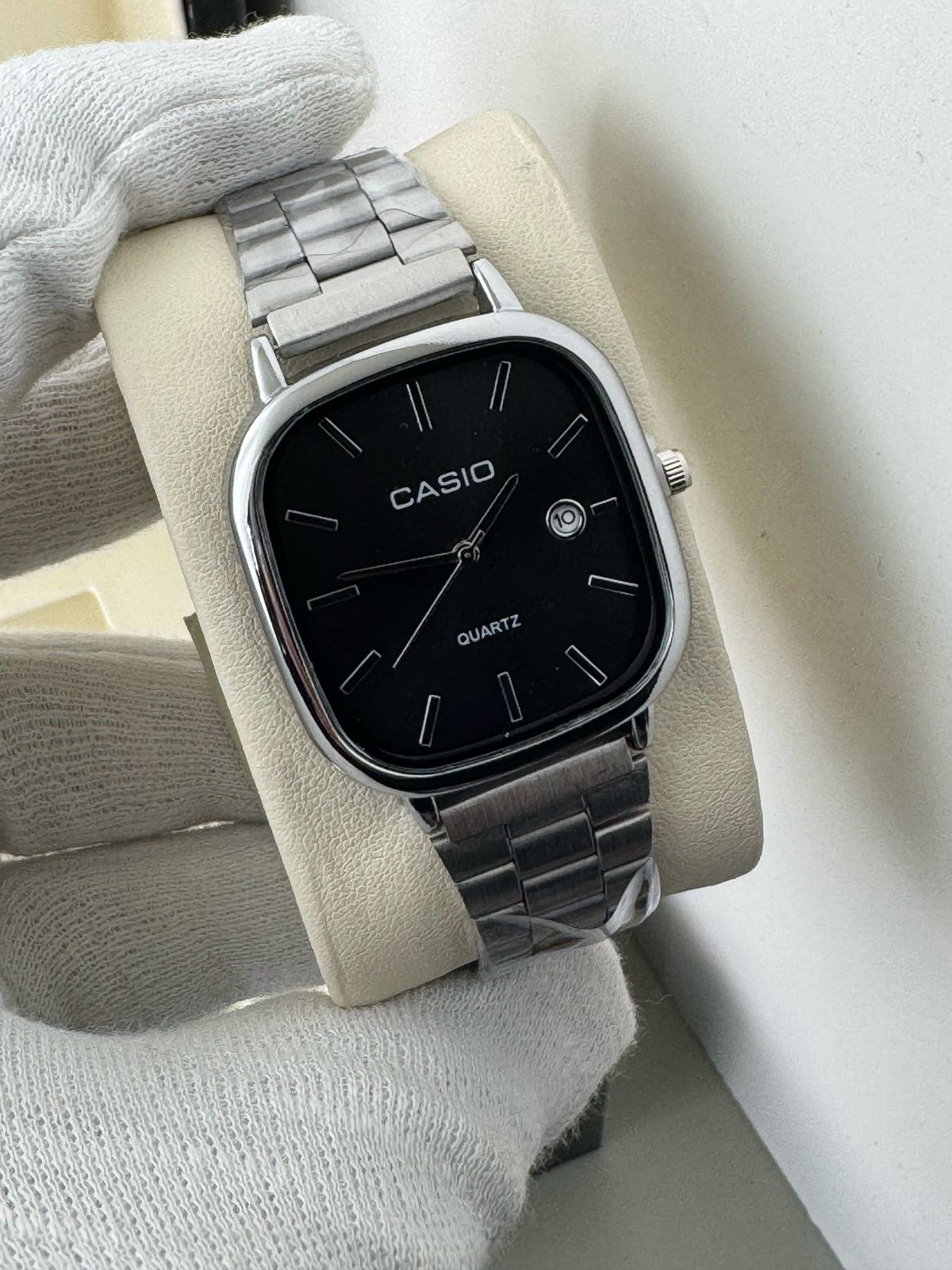 CASIO QUARTZ VINTAGE WATCH